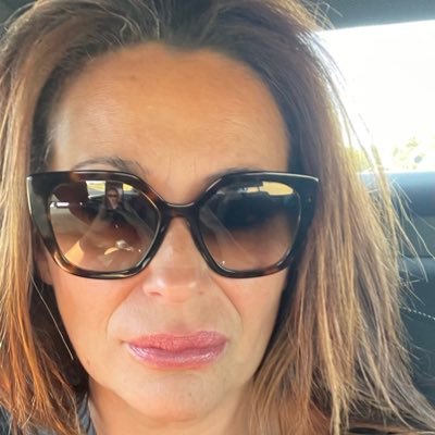 ana91922898's profile picture. Querido amigo , en cada mujer vive un ángel , una bestia , una princesa un demonio , la que despiertes ,,,,,, es la que tendrás