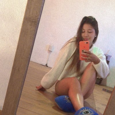 MelanyPineyro's profile picture. Ríe, baila y se emborracha de la cabeza a los pies. ig: mela_pineyro