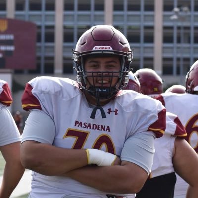 🏈 Pasadena City college                                      6’4 300lb Center/Guard