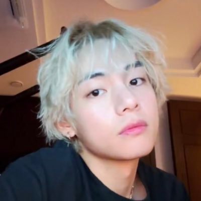 #민윤기:“You shine in this pitch darkness that is the butterfly effect.” • | 24 y/o - She/Her | • CEO di Jungkook con il codino. ••• i often go private