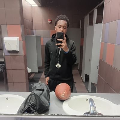 22' 5'9' 198 RB, 40yd: 4.32pr, 4.36pr' 100m: 10.33pr, 10.87pr' 200m: 21.61pr, 23.06pr 60m: 6.94pr top speed 21.06mph Future NFL Player