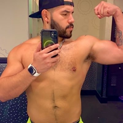 Muscle cub/Bear Daddy in progress😈 Engaged 💍 Gay 🏳️‍🌈 NSFW, 18+ 6’0” 215lb Thickums IG:@angel_papii