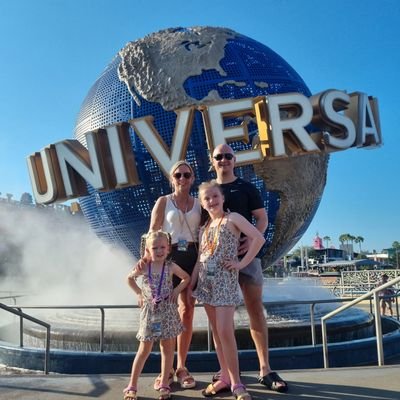LauraRossi1983's profile picture. 