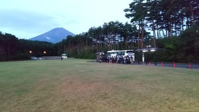 富士山の麓🗻山梨県河口湖町にあるバス会社です!営業所は、このほか甲府、大月、上野原、八王子にあります!路線バス、観光バス、貸し切りバス、契約輸送など様々なバスの運行をしています!
富士急バスでは、バス運転士、バスガイドを大募集中!
夢だったバス運転士に!全国各地を回るバスガイドに!あなたもなってみませんか⁉