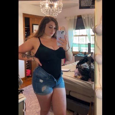 Ciarradaviss's profile picture. shit it is what it is