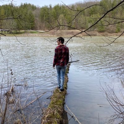(they/he) // queer writer type person // currently: OSU MFA for poetry //2022 Ritzenhein Emerging Poet // chapbook: 'concrete, rust, marrow'