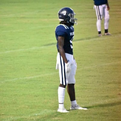 6’1 180 3 sport athlete 🏈TE/WR/OLB  🏀SF/PF track East Clarendon C/O ‘25  3.5 gpa  Email-darius.mccray25@clarendoncsd.org Bench max:225 Squat:345 Deadlift:335