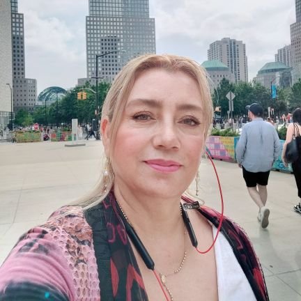 Asesora camara de Diputados Federal, miembro de Greenpeace, miembro de asociaciones en favor de la cultura y la lectura; basquetbolista de corazon