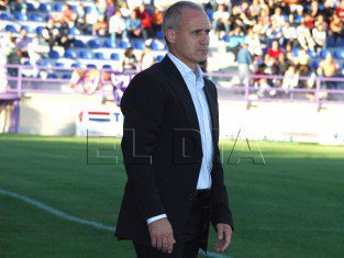 UEFA PRO Head Coach Soccer, Especialista Educación Física, Master Psicología y Coaching Deportivo..