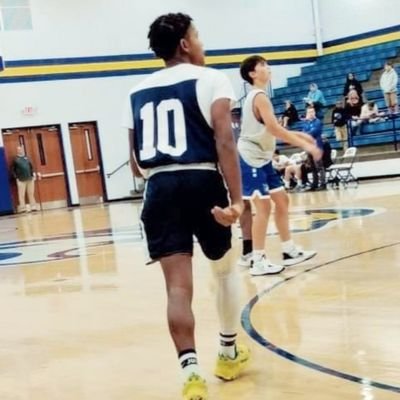 Joshua Moore🏀
Co '26
Wchs🎓
Nashville TN📍
3.5 GPA
5'6 PG