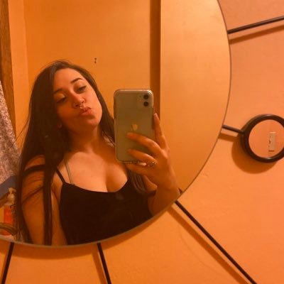 poppvnkmami's profile picture. fuck off 🖤