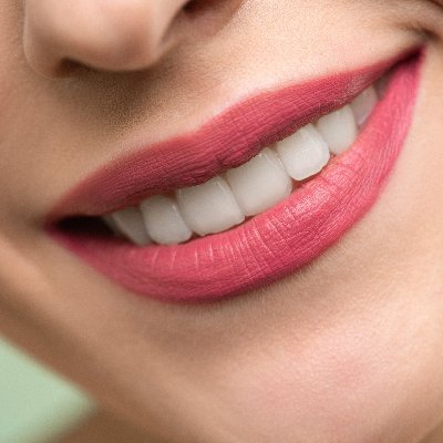 A bright smile can change your day! 😁💫 Sharing natural teeth whitening tips and tricks for a healthier, happier you. https://t.co/DyZUwWMBD9