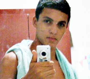 Um garoto com personalidade.
Gosto de tudo um pouco, principalmente quando se trata de música.
Curto fortes emoções.
