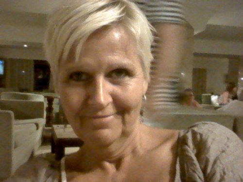 HildeJordbakke's profile picture. Design din egen drømmekjole, jeg syr til store og små i alle strørrelser.
DET ER MORSOMT Å HA NOE INGEN ANDRE HAR :)