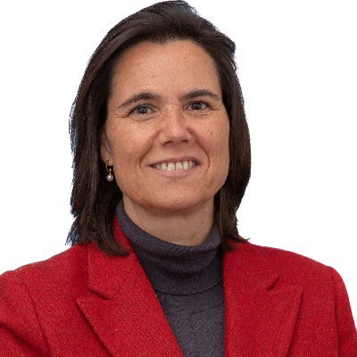 Casada. 6 hijos. La 4ª de 6 hermanos. #Periodista @fcomunav y PDG @iesebs. Y madrileña del @Atleti @humanai_tech