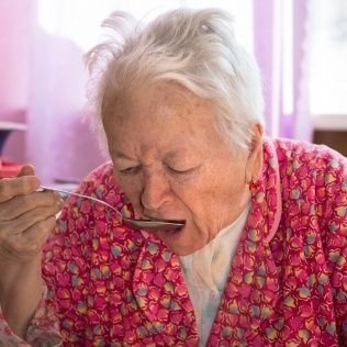 ValerieVolter's profile picture. ¿Siempre hay alguien en quien puedas confiar? No lo creo todavía.