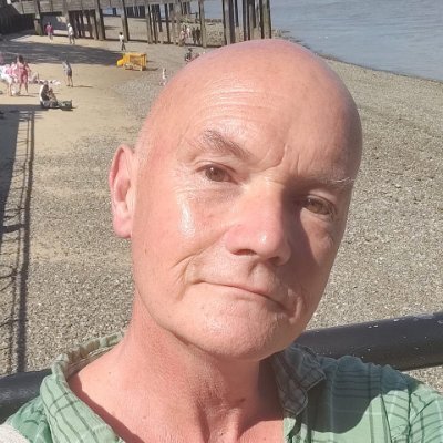 brightonwarren's profile picture. Scaling down on here. On Musk-free sites as @quickhr