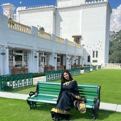 neetika_tomar's profile picture. मैंने समंदर से सीखा है जीने का सलीका,
चुपचाप से बहना और अपनी मौज में रहना!!!✨️🥰✨️