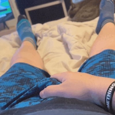 29| USA| Gay 🏳️🌈| Chubby NSFW 18+ Kinky for piss! Into Holding pee, desperation, peeing, etc. dms are open.