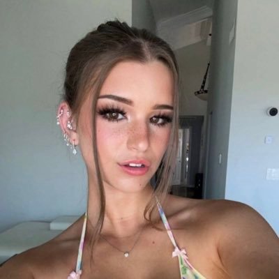 sewyboi's profile picture. 