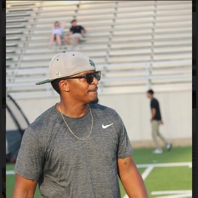 WR Coach at Mesquite Poteet-Father/Husband and Member of Alpha Phi Alpha 🤙🏿🤙🏿