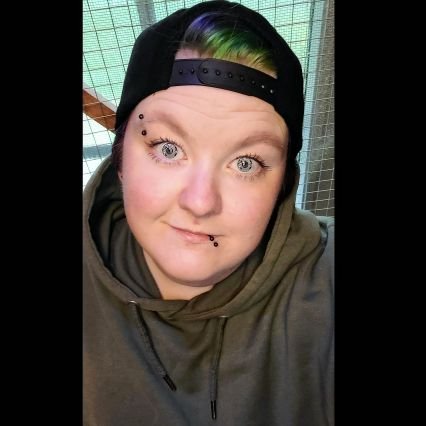 32 years old/young 🤔 🤭
Swedish/German 🇸🇪 🇩🇪
Lesbian 🏳️‍🌈
Fibro fighter 🦋
Don´t be a homophobic banana peel ⛔🍌