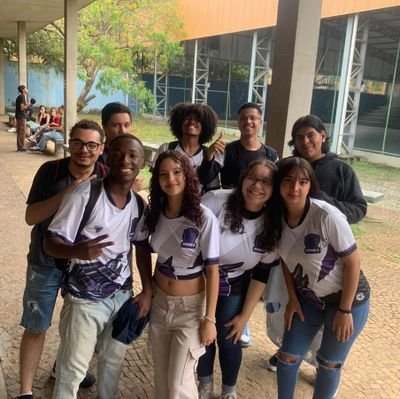 A gente trabalha, estuda, e ainda ganha de vocês.
O terror do RH 😝
