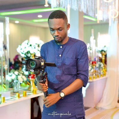 Photographer 
Filmmaker
Photographer of the year 2023 @dera_awards
Portraits
Weddings
Events