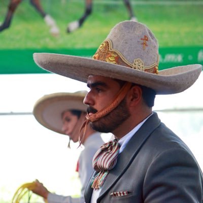 Esposo, Hijo,  Padre de María, Economista, Financiero, Charro, Melómano y Aficionado a la más bella de todas las Fiestas!