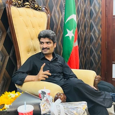 نثار میں تیری گلیوں پہ اے وطن کے جہاں،
چلی ہے رسم کہ کوئی نہ سَر اُٹھا کے چلے !