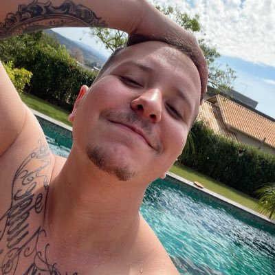 trouxaquefala's profile picture. programador mas as vezes usuário 26 anos e algumas frustrações por aí