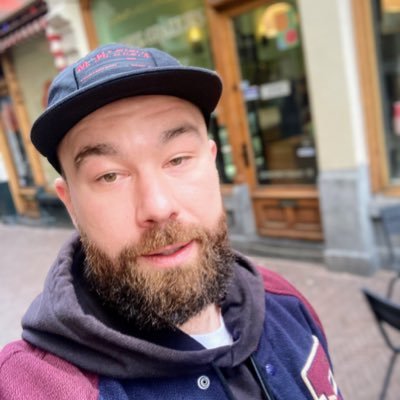 Rhi_________'s profile picture. 