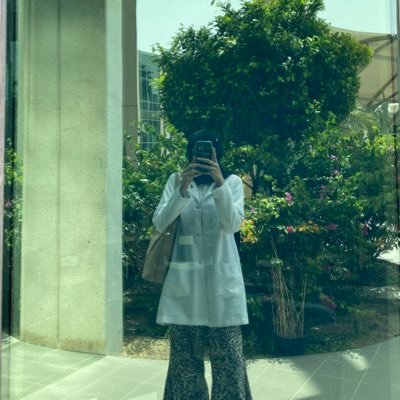 🌱☕💡📑🔗📜💪🏼🦓🧬🔬📚🧠💬👩🏻💻👩🏻🎓🥼🕊A Human trying to live🌍🧘🏻♀️☀️from🇧🇭stand with🇵🇸✊🏼