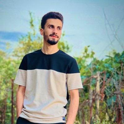 EmadMalasami's profile picture. إذا لم يكن لديك شيئاً تعطيه للآخرين ، فتصدق بالكلمة الطيبة ، والابتسامة الصادقة ، وخالق الناس بخلق حسن 🌹🤍