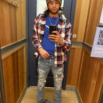 Petee25569020's profile picture. Keep my grind on till I'm looking in the camera and saying mom I made it