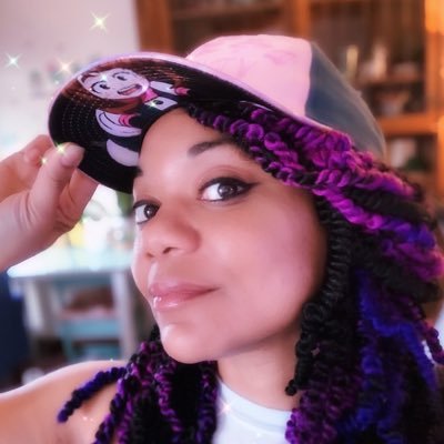 Sr #UI #Designer in #eLearning  / #KidLit #Illustrator 🎨👩🏾‍💻| #XR/#AI/#Tech4good/#ImmersiveLearning Enthusiast 👾💜 | #VR/#PS5 gaming 🎮 | #Anime/Scifi 📺