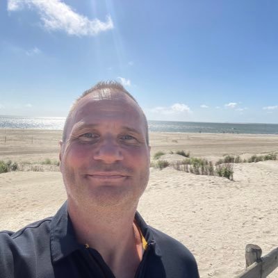 Vader van 2 toppers, Kapitein bij WPD⚓️, Motorrijder 🏍️ Feyenoord, Zundapp, Ameland ☀️zwarte labrador🐕🦺 Landrover One Life, Live It