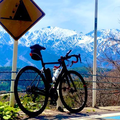 ロードバイクとキャンプ初心者（プロ雨男）でウイスキーと日本酒好き
夫婦でのんびり好きなことして余生を過ごす、それだけに全力を注ぐアラフィフ男子つまり自己中おっさん