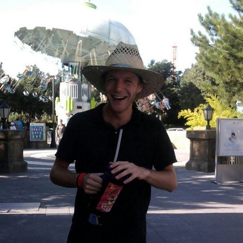 enriatomas's profile picture. Demasiado loco de la aviación y cualquier aparato capaz de levantarse más de diez metros del suelo. Experto perdedor de mecheros.