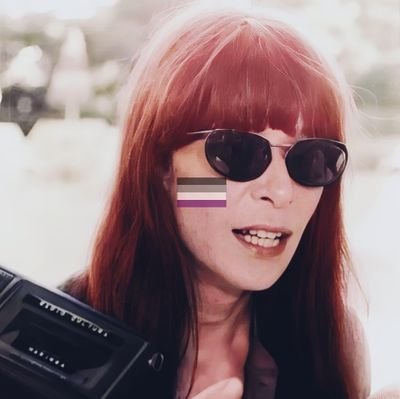 Ela/dela
Rita Lee❣️Beatles
Esquema de Piramide:
Doctor Who/Good Omens/Sandman