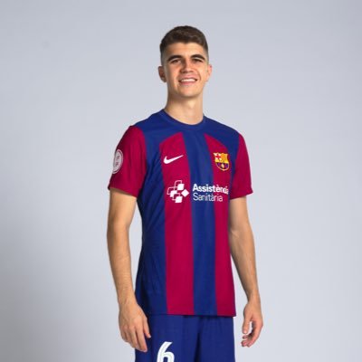 Jugador profesional de fútbol sala del FC Barcelona e internacional con la selección española.                                  Graduado en Derecho (UJA)