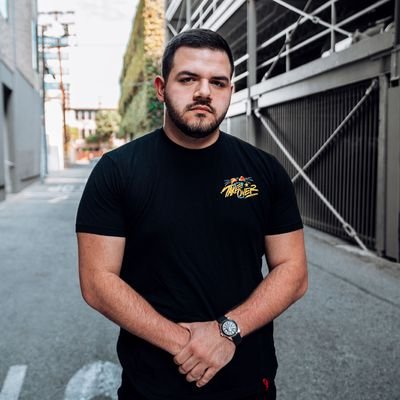 Taking over the internet 𝒐𝒏𝒆 𝒔𝒕𝒆𝒑 𝒂𝒕 𝒂 𝒕𝒊𝒎𝒆.
NOT @CourageJD, just a parody/rp acc. 18+ MDNI
