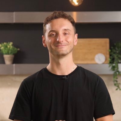 shakecontent's profile picture. Building a Content Agency to 7 figures. Y1: Low 6 figures Y2: High 6 figures, Y3:🚀 Tweet about founder-led content, Entrepreneurship in your 20s & Agency life.