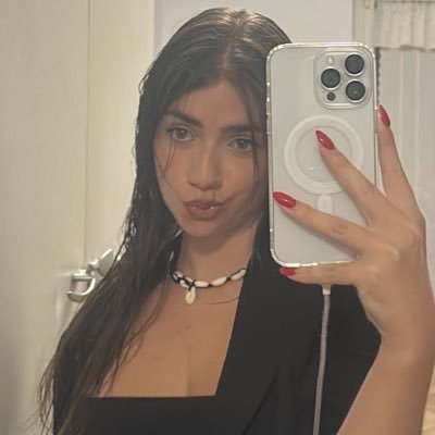 immuzii99's profile picture. sono Giulia                                                       IG: Immuzii