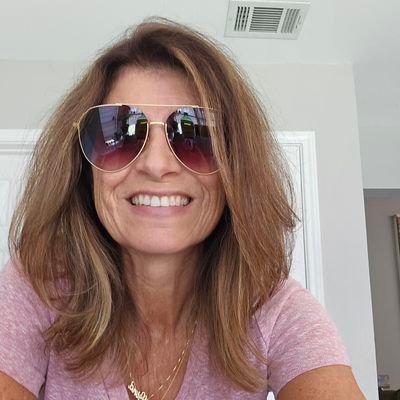 Beach Lover | KonMari enthusiast | Wife -Mom - Gigi | Does it spark joy? | Retired educator