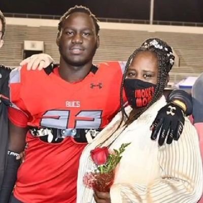 Protected by HIM 😇🙏🏿 Marcus Lestrick 230weight 6'0 ft Inside LB, DLine /https://t.co/9R0ShH1DOR 40 time (4.8) gpa (3.2)