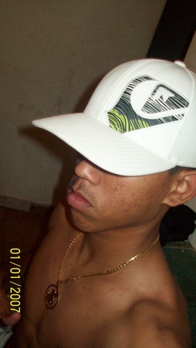 Podee rir ri mais não desacredita não ;]]
Porque o guerreiro de fé nunca gela,Não agrada o injusto, e não amarela...