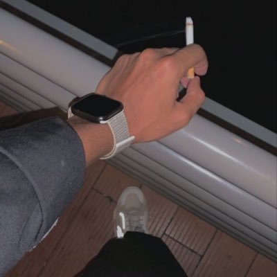ما بقى له إلا زقاره و ليل و ذكريات ,