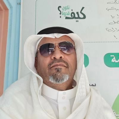 بكالوريوس قانون من جامعة الملك عبدالعزيز
حارس المتوسطة الرابعة بعد المائة جدة
اكملت دراستي المتوسطة والثانوية والتحقت بجامعة الملك عبدالعزيز وانا على رأس