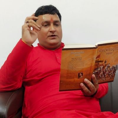#दुआ किसी को दिलाती है #तख्तो-ताज.....!
मगर किसी की #आह भी #हुकूमत छीन लेती है....!!✍🏼